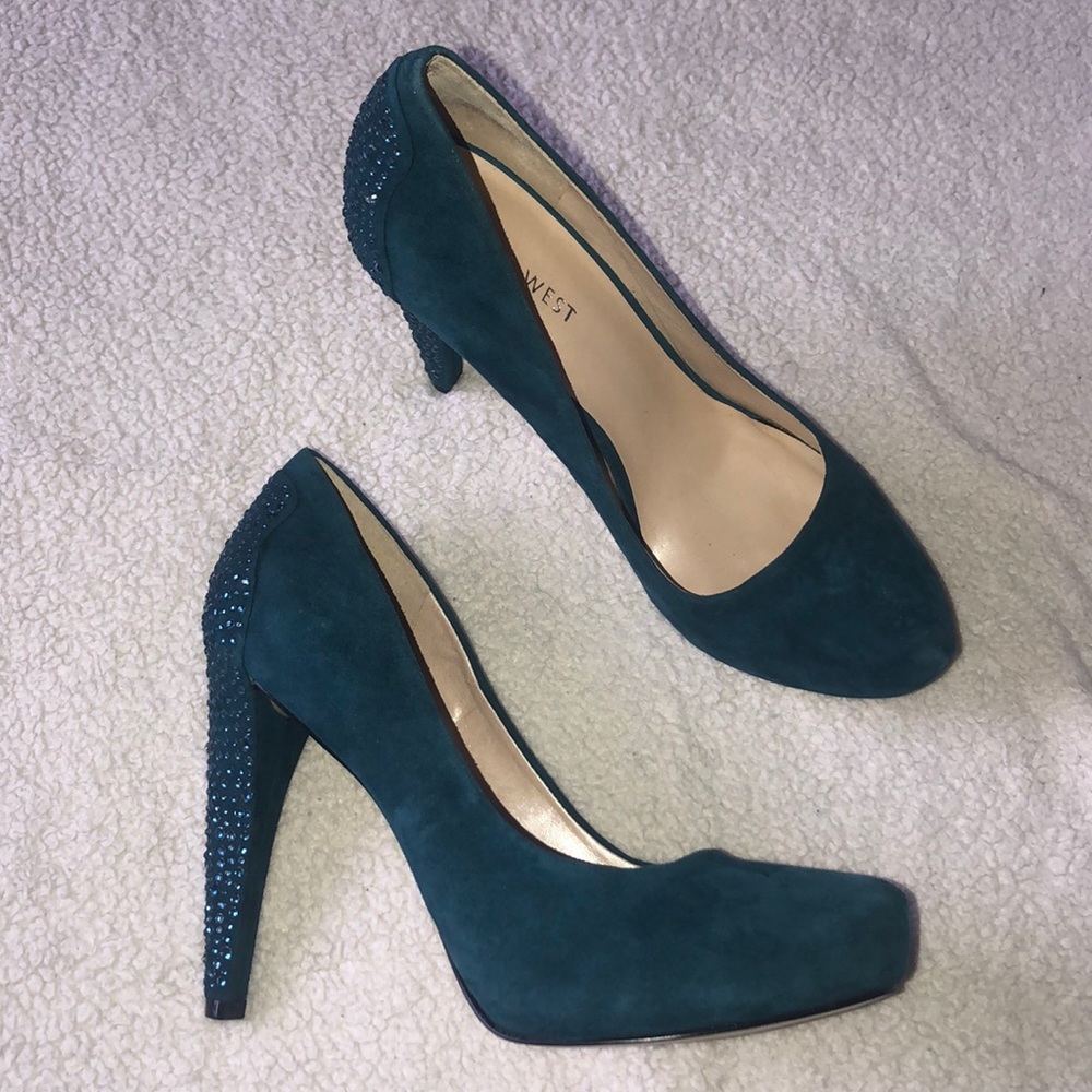 NWT. Nine West Blue Suede Heels - Size 7.